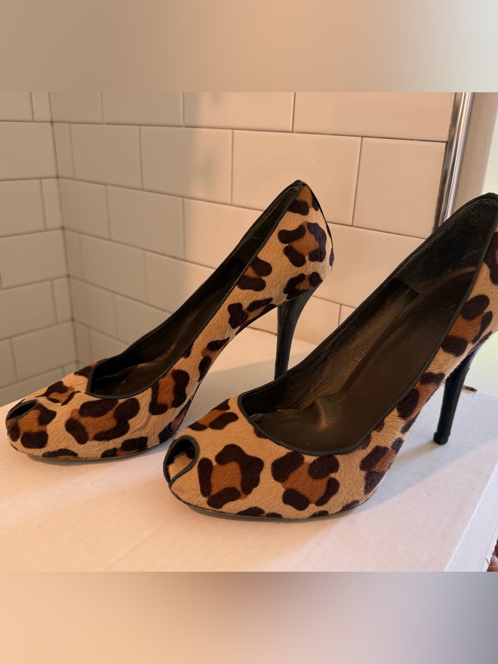 STUART WEITZMAN Pipesy pony hair leopard print peep-toe slim heel pumps Size 8